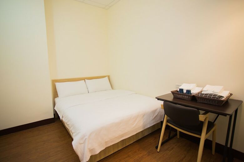 Hostal Douzi Home Hotel-nearby Metro - Hostel