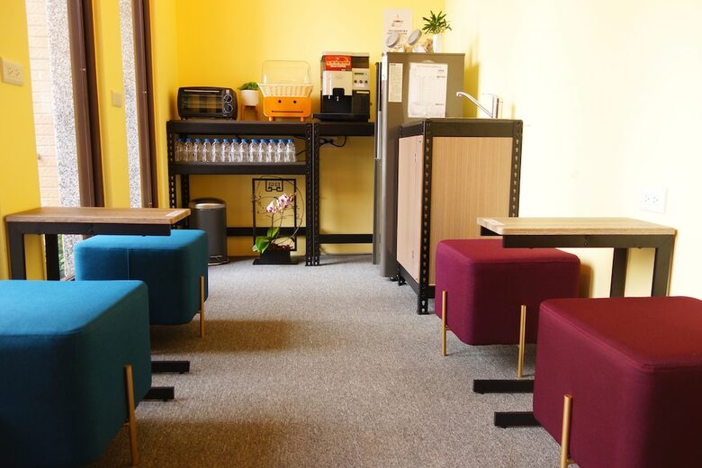 Hostal Douzi Home Hotel-nearby Metro - Hostel
