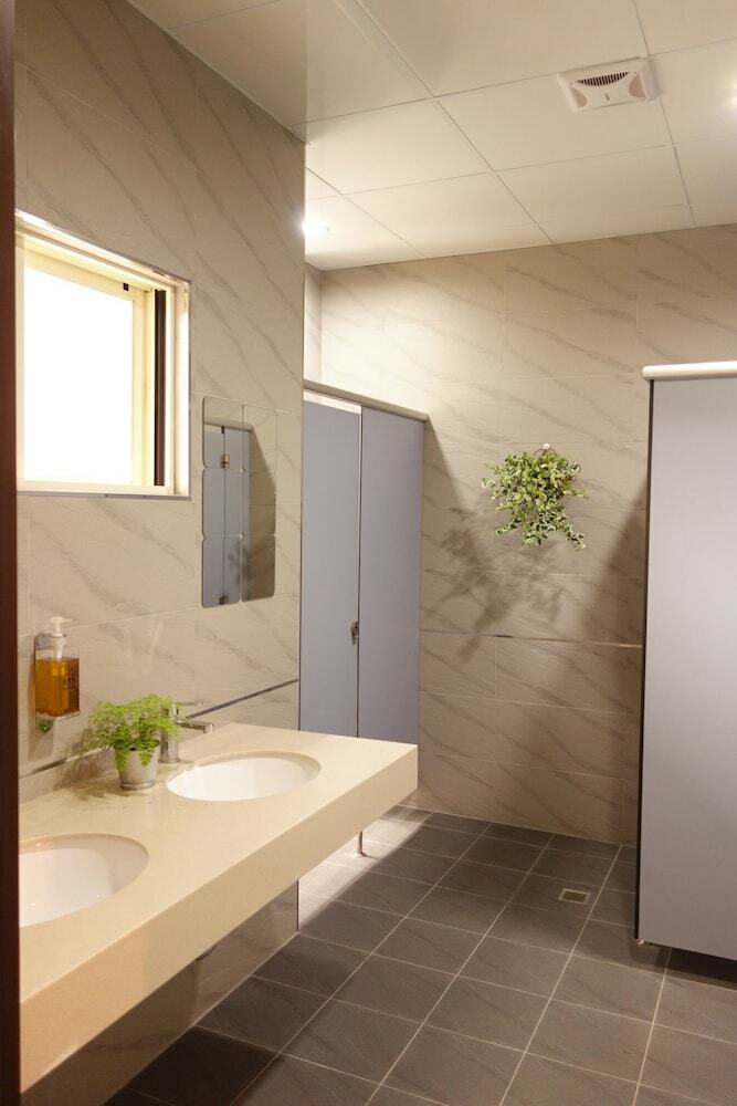 Hostal Douzi Home Hotel-nearby Metro - Hostel
