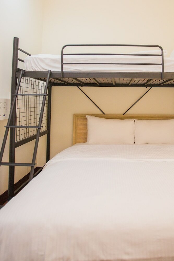 Hostal Douzi Home Hotel-nearby Metro - Hostel