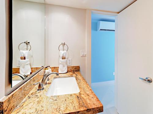 Apartamento 6300 Padre Blvd Condo Unit 877
