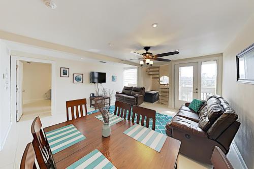Apartamento 6300 Padre Blvd Condo Unit 877