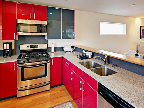 The Seattle House - Urban Retreat