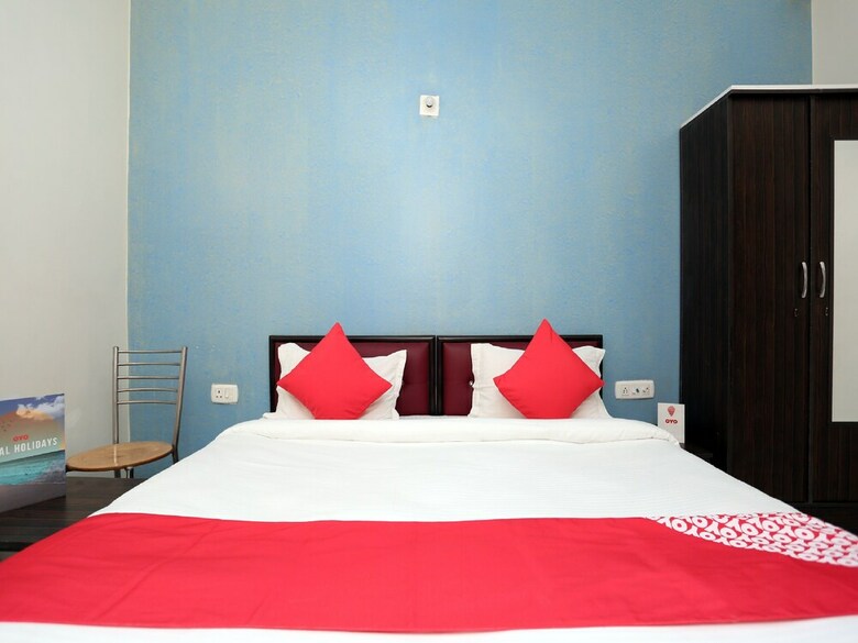 Oyo 17066 Hotel Pushpa Palace