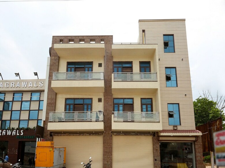 Oyo 17066 Hotel Pushpa Palace