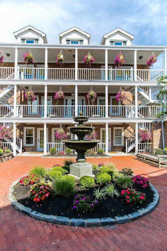 Danfords Hotel And Marina