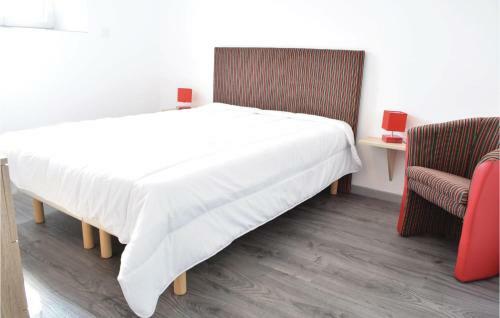 One-bedroom Apartment In Sainteny