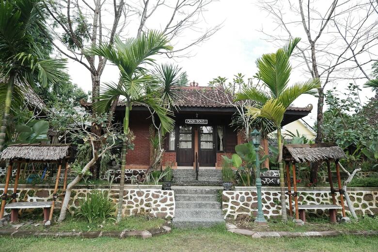 Hostal Oyo 550 Kebon Krapyak Cottage