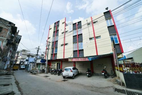 Hotel Oyo 17316 Radika Residency
