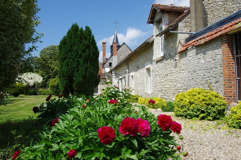 Chateau De Courcelles Le Roy