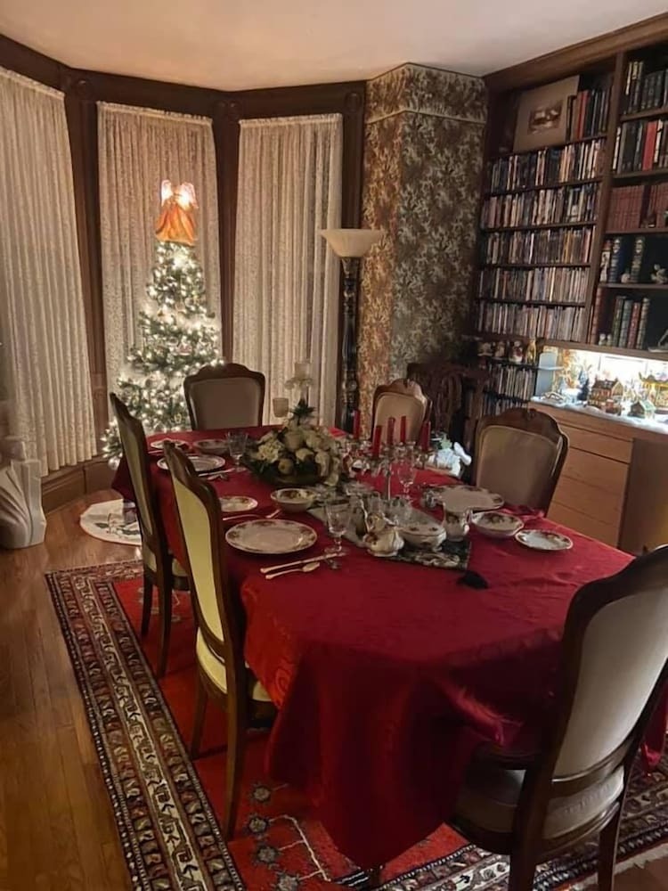 Pemberley House Bed And Breakfast