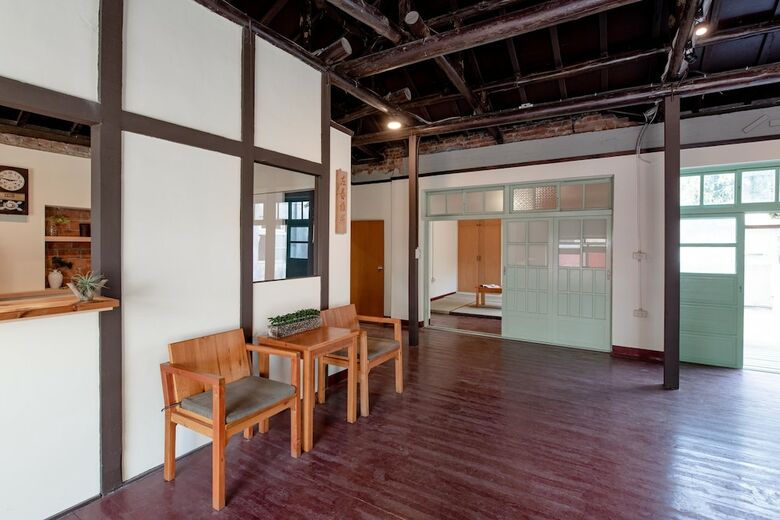 Hotel Zuo Military Village Inn