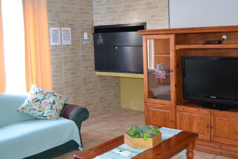 Villa Africa Emerald At 47 Petronella