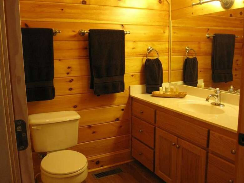 Whipkins Cove Beautiful 3 Bd Lakefront Getaway