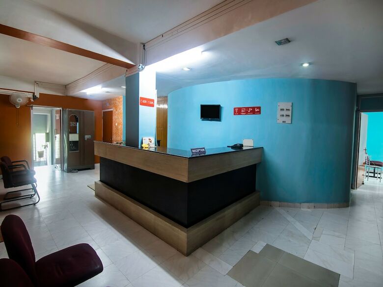 Hotel Oyo 14737 Lg Towers