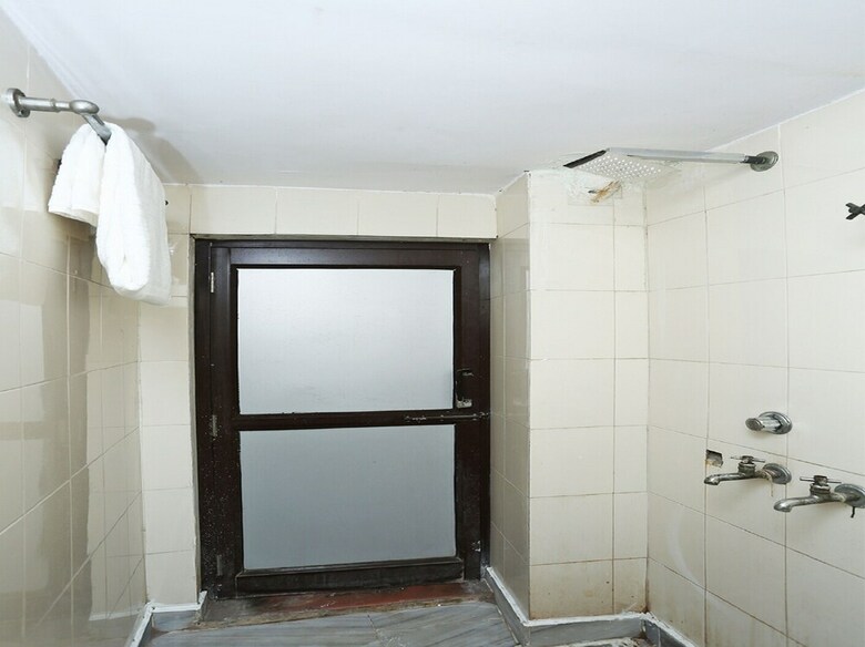 Oyo 18570 Hotel Jazz