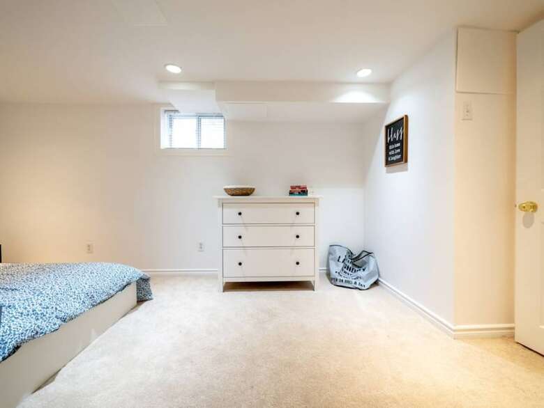 Quiet Greektown 1 Bedroom Apartment
