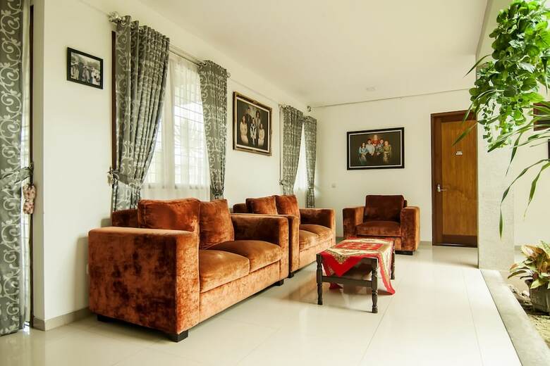 Hotel Oyo 882 Puri Gevana Guest House