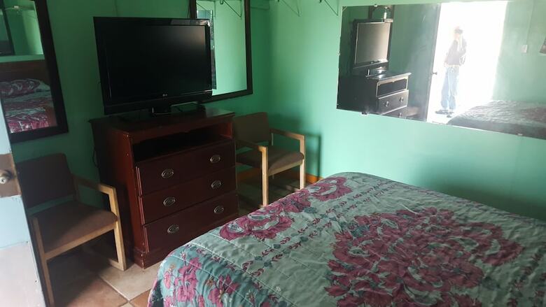 Guest Host Motel