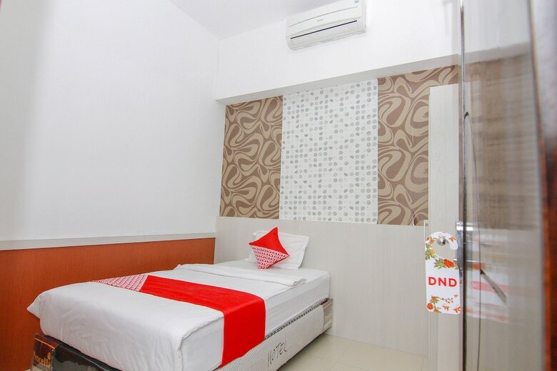 Oyo 861 R Four Hotel