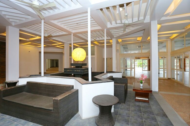 Hotel Capital O 29855 Island Inn