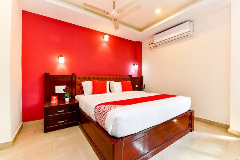 Hotel Oyo 28276 Harshavardhana Inn