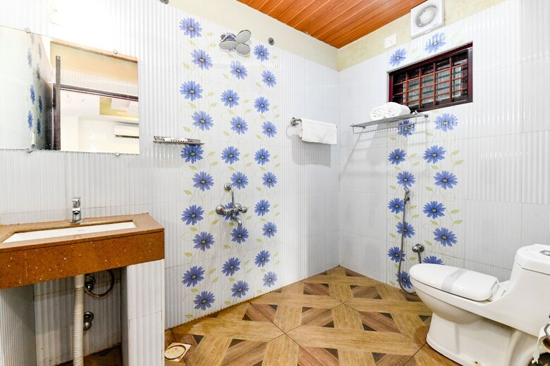 Hotel Oyo 28276 Harshavardhana Inn