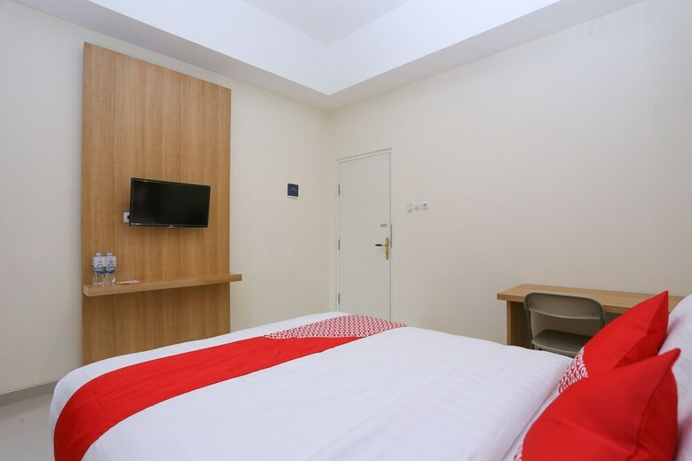 Hostal Oyo 999 Garuda Guesthouse