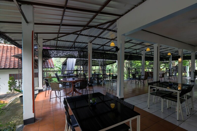 Hotel Oyo 883 Pavo Resort