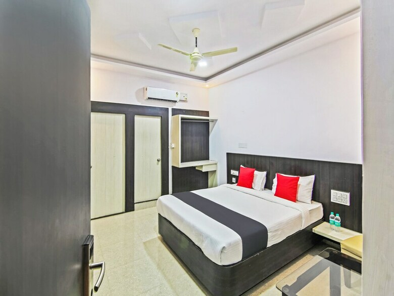 Capital O 35621 Hotel Durga International