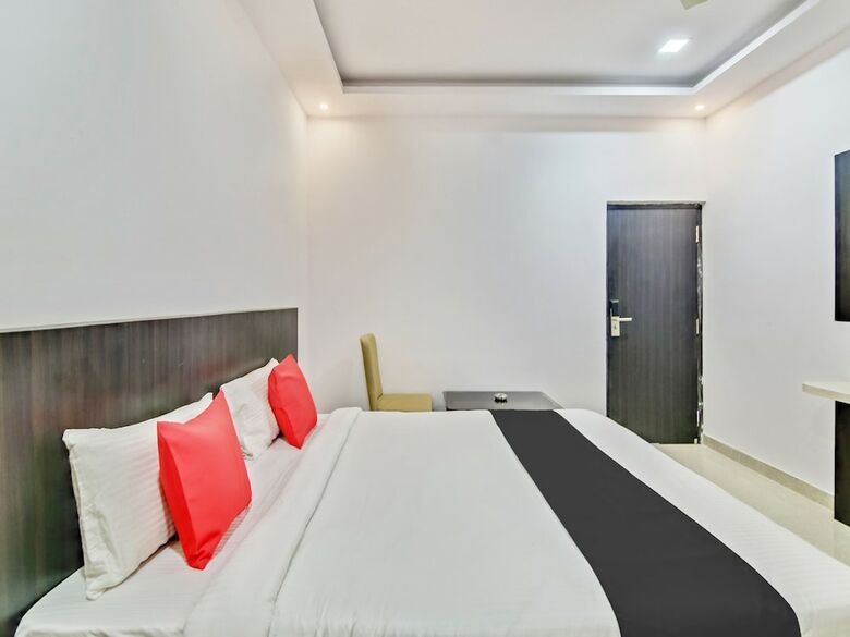Capital O 35621 Hotel Durga International