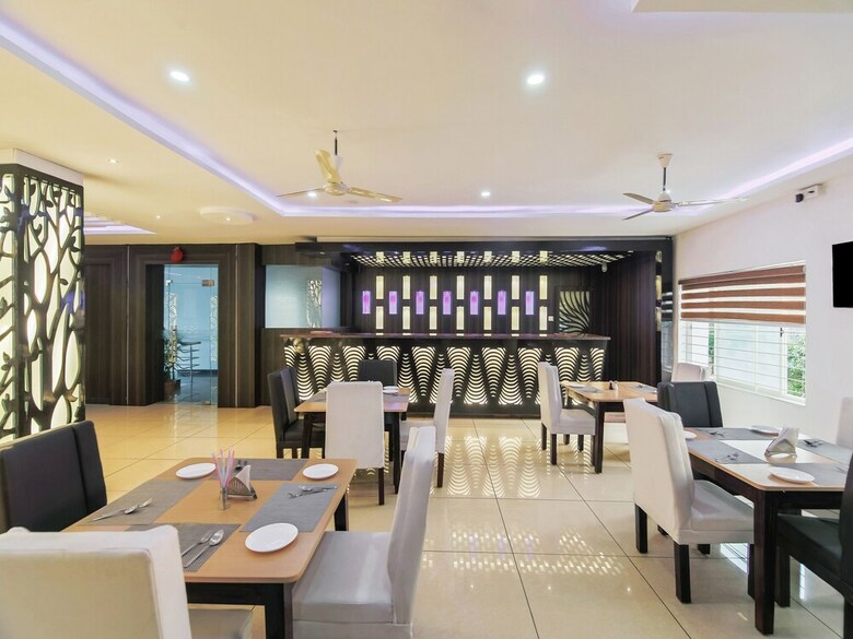 Capital O 35621 Hotel Durga International