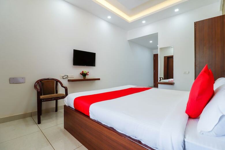 Hotel Oyo 28076 Samrudhi Residency