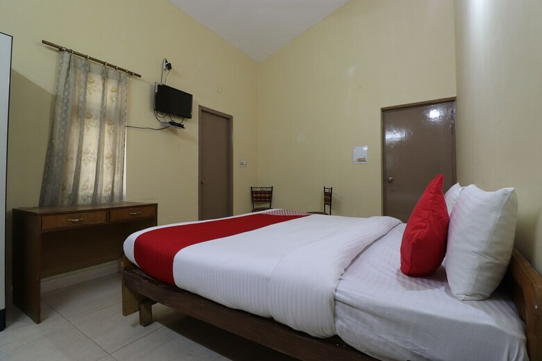 Hotel Oyo 30450 Aamrapaali Water Park
