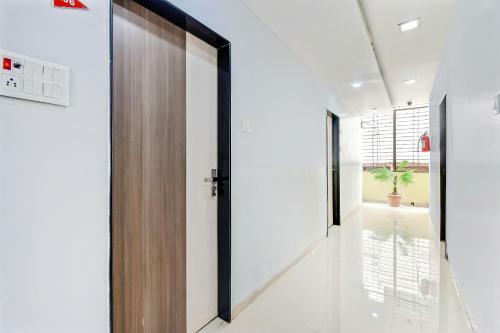Oyo 61308 Hotel Rw International