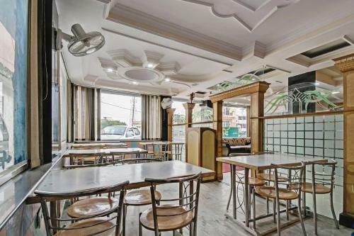 Oyo 24888 Hotel Sham Palace