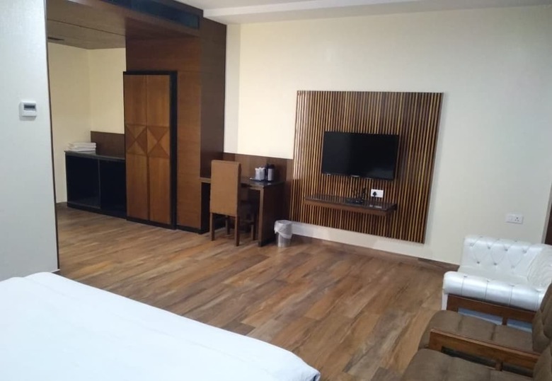 Adb Rooms Hotel Surabhi International