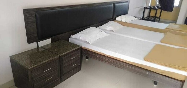 Hotel Iroomz Annapoorna Residency