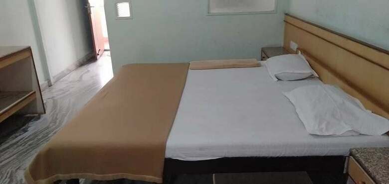 Hotel Iroomz Annapoorna Residency