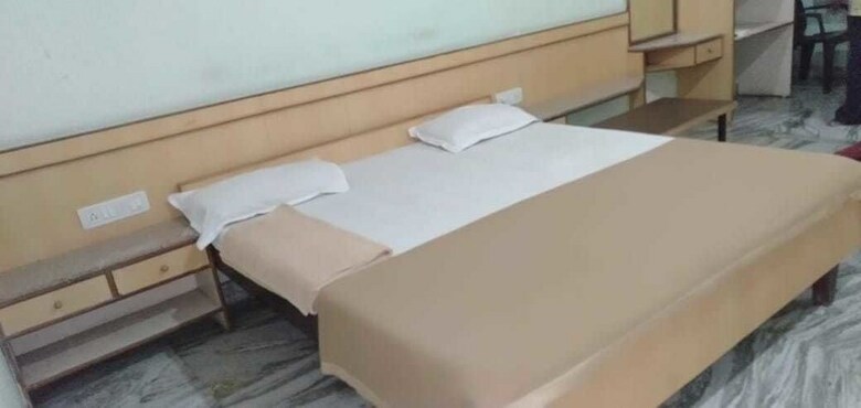 Hotel Iroomz Annapoorna Residency