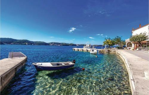 Two-bedroom Apartment In Supetarska Draga