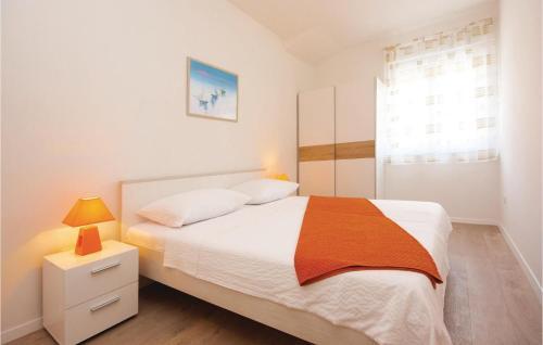 One-bedroom Apartment In Tribunj