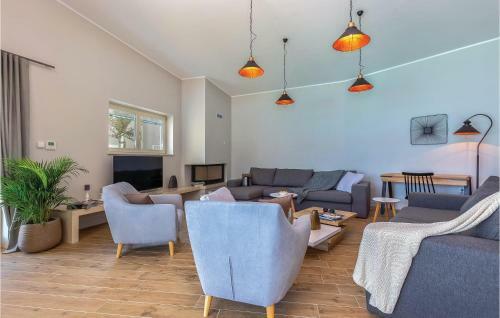Four-bedroom Holiday Home In Veprinac