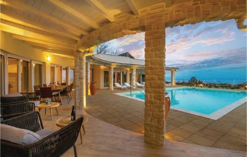 Four-bedroom Holiday Home In Veprinac