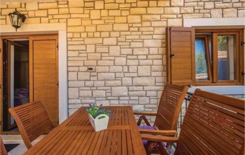 One-bedroom Apartment In Vantacici