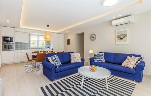 Five-bedroom Holiday Home In Polje