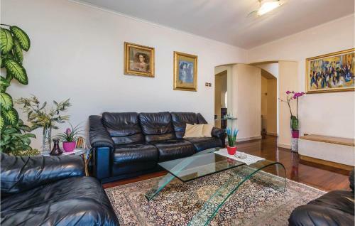 Four-bedroom Holiday Home In Rijeka