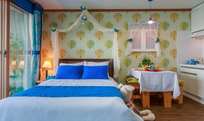 Sea Rainbow Pension