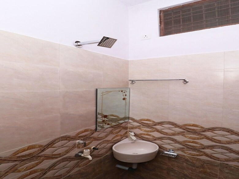Spot On 37467 Shivram Hotel