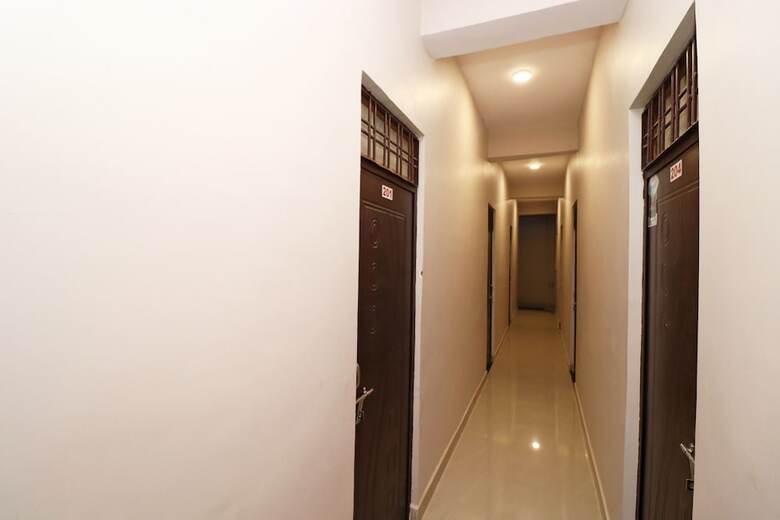 Spot On 37467 Shivram Hotel